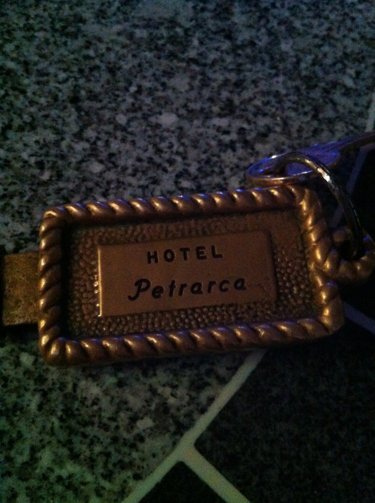 Ключи от номера в отеле «Петрарка»